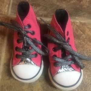 Size 4 hot pink converse